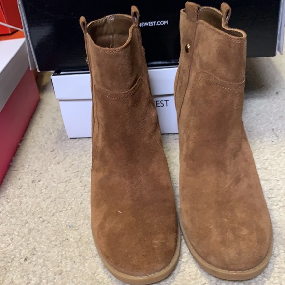 Brown suede booties - Picture 2 of 2